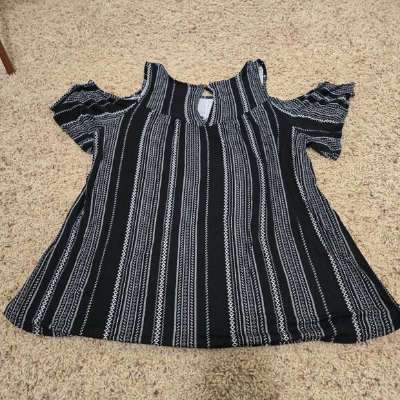 Maurices Black and White Blouse Womens Size 1 - Picture 2 of 5